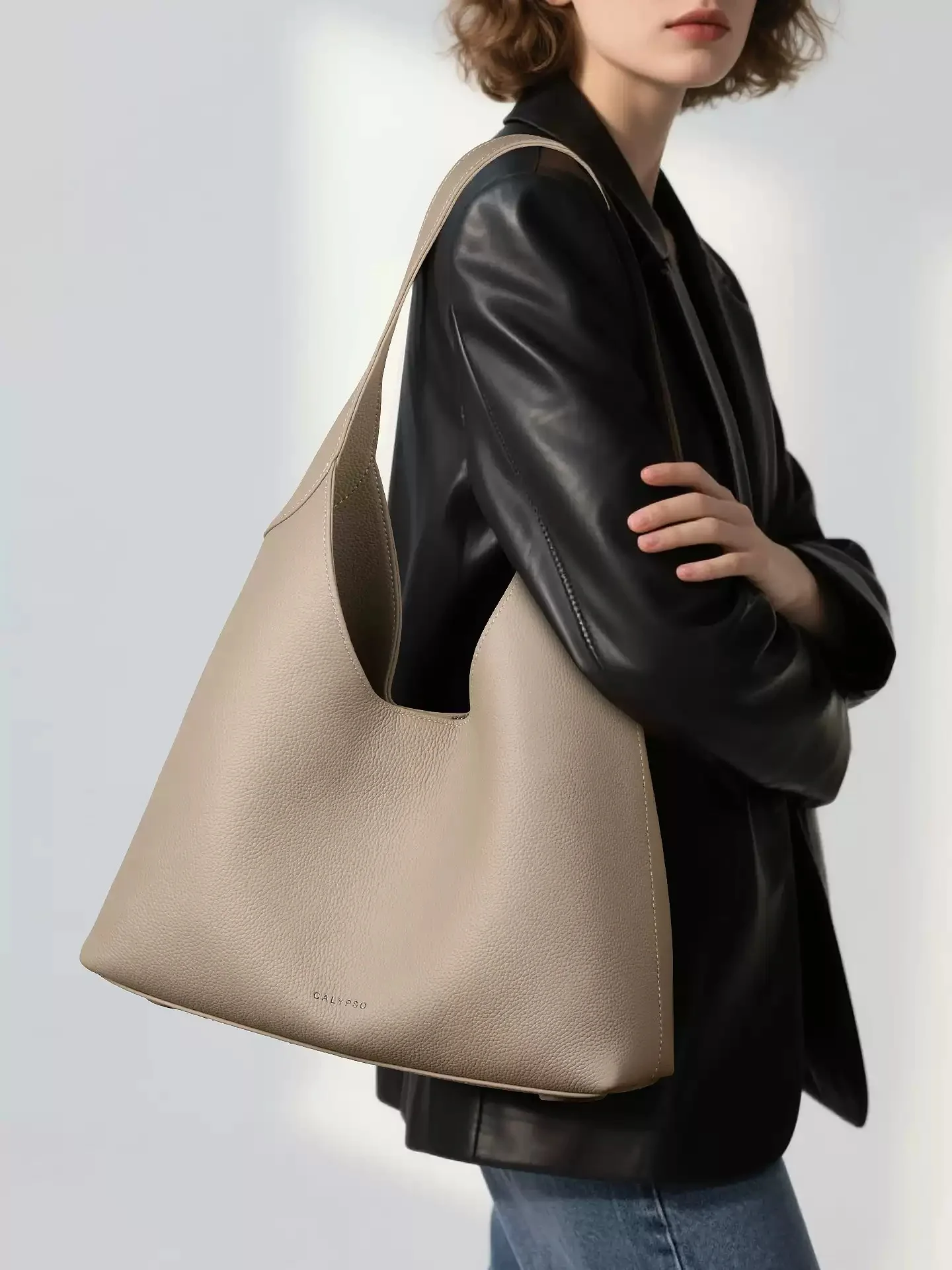 

Tote Bag Women's 2025 New model leather large-capacity single-shoulder bag, high-end commuting large bag, hand-held bucket bag