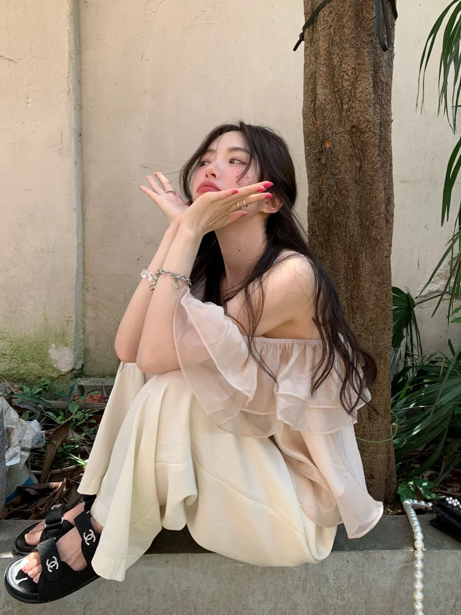 เสื้อเบลาส์ผ้าลูกไม้สีชมพู สายเดี่ยวเปิดไหล่ ดีไซน์ใหม่สำหรับฤดูร้อน สไตล์เกาหลี รุ่นใหม่ล่าสุด เหมาะสำหรับใส่ไปทำงานหรือวันสบายๆ