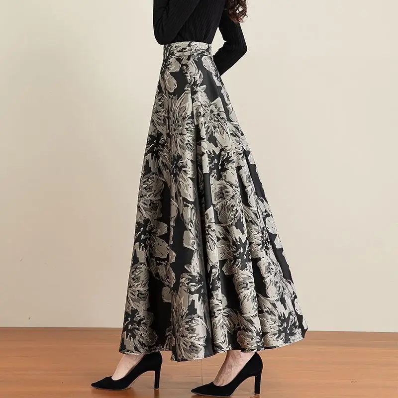 Neuer Sommerrock mit Taschen aus Eisseide, elastische Taille, um Sie schlank aussehen zu machen und modischem A-Linien-Langrock