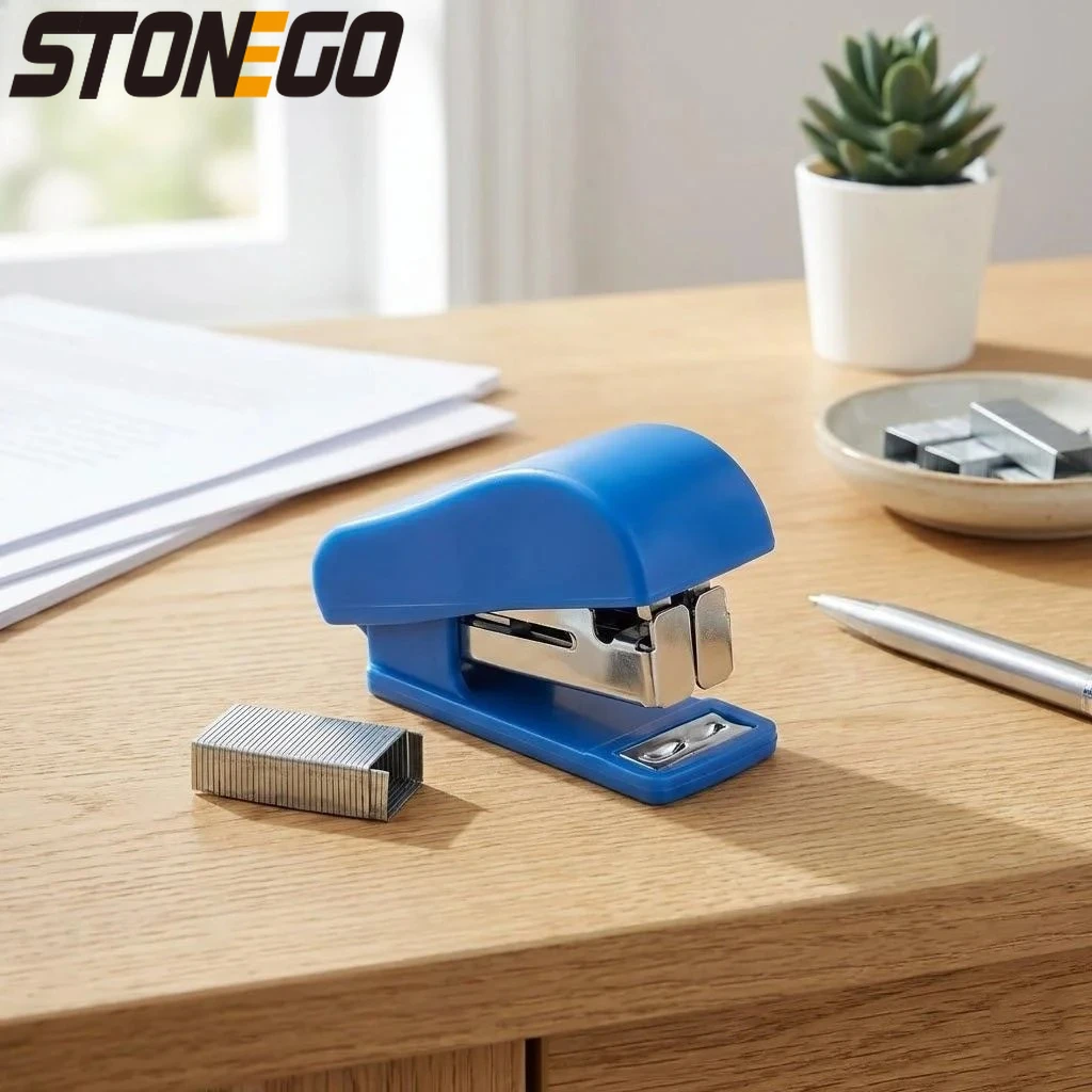 

Мини-портативный милый степлер с 50 скрепками (0,9 см) для бумаги формата А4, случайный цвет, офисные принадлежности, подарок