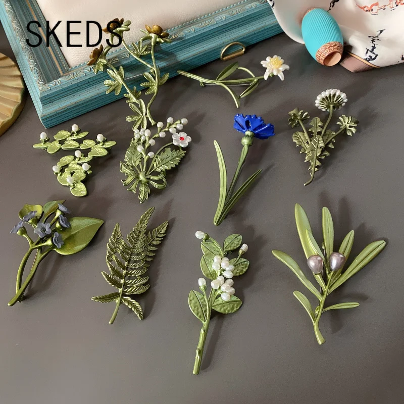 SKEDS kobiety Vintage Flower perłowe broszki szpilki pałac emalia roślin broszka Pin stanik pani wesele eleganckie odznaki biżuteria