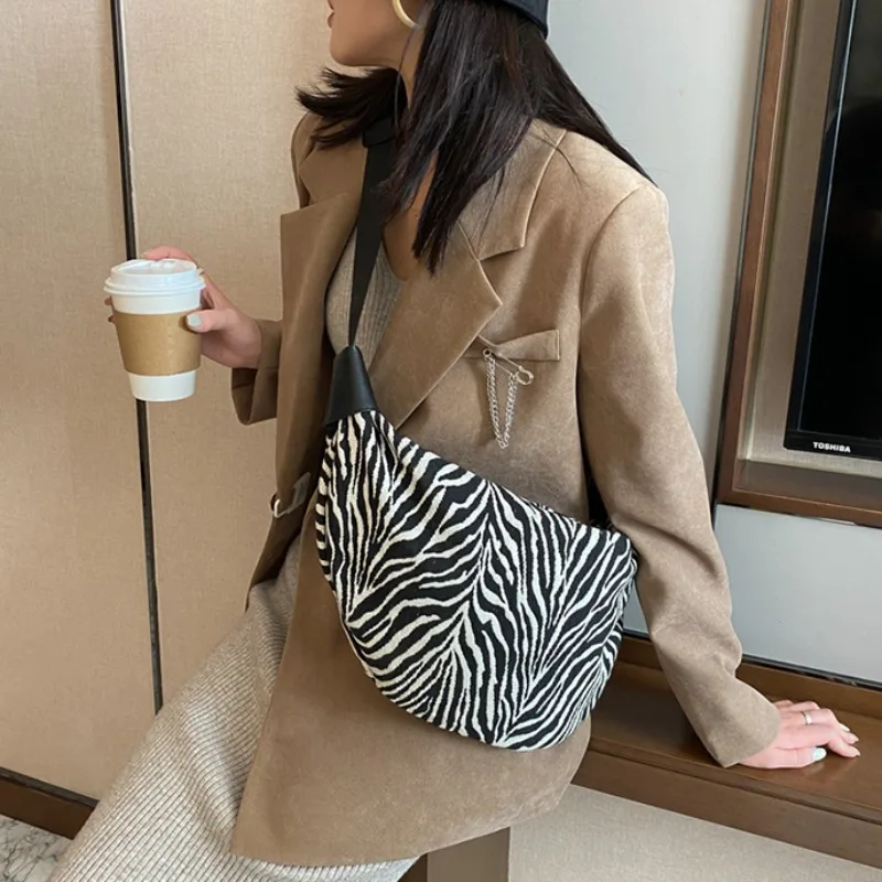 Canvas Shoulder Bags Women Zebra Striped Zipper Hobos Large Capacity Students Preppy Korean Style Messenger Bag Vintage Designer