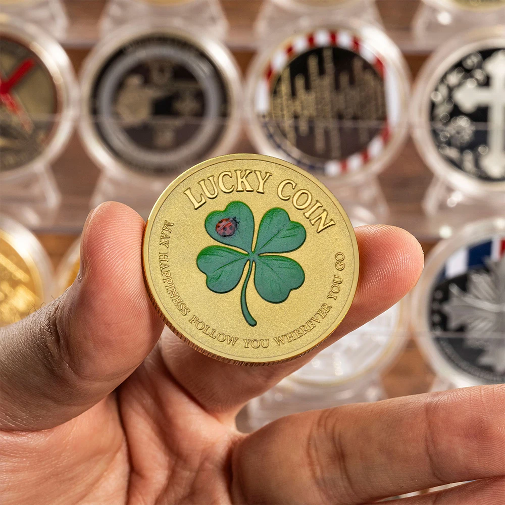 Monnaie porte-bonheur plaquée or, trèfle à quatre feuilles et coccinelle, souvenir, avec la phrase 'Que le bonheur vous suive où que vous ayez l'occasion de vous retrouver'