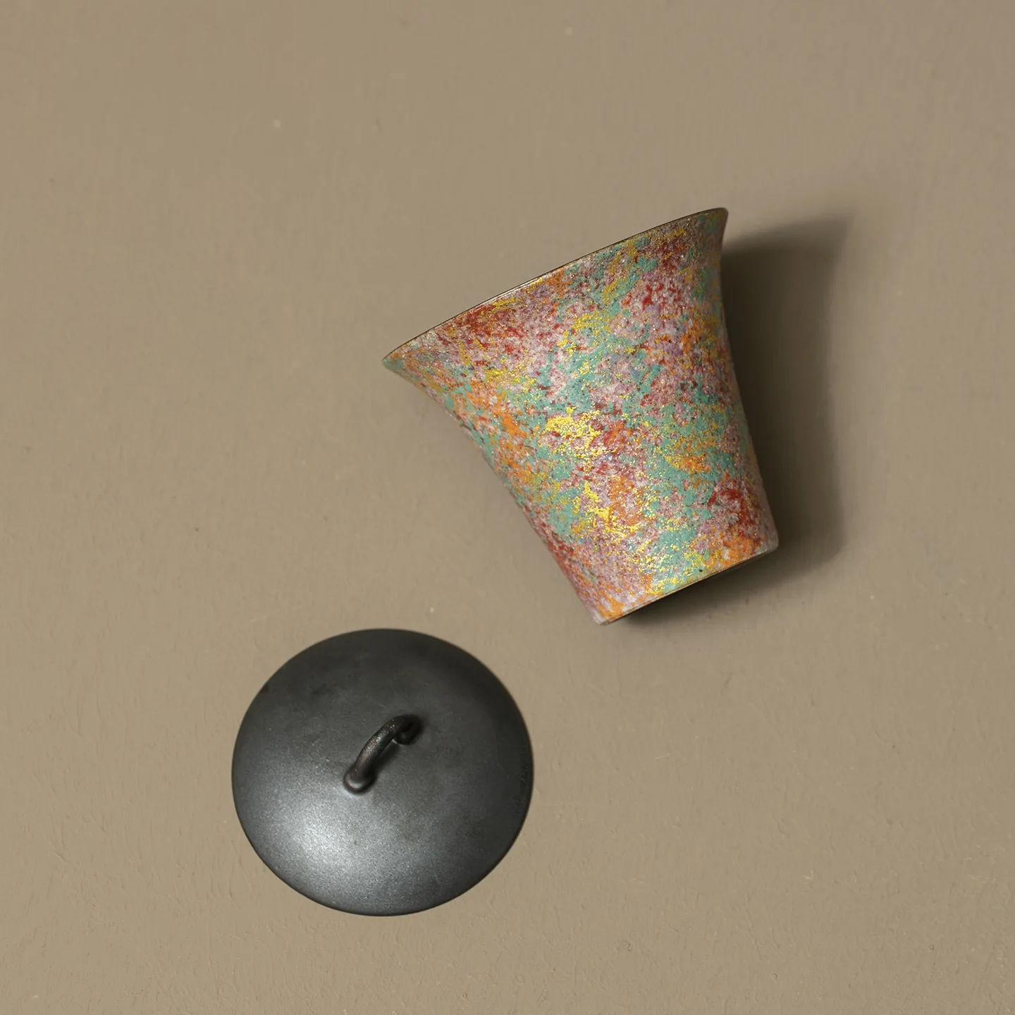 bol-a-the-creatif-en-ceramique-non-brulure-fabrique-a-la-main-pour-un-usage-domestique-avec-un-design-mineral-brut-colore-gaiwan