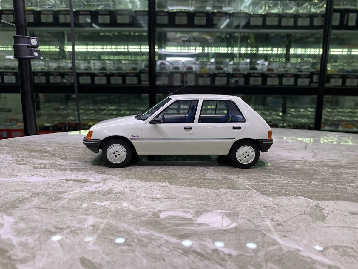 OTTO 1:18 205 جونيور وايت 1988 محاكاة طبعة محدودة الراتنج معدن ثابت سيارة لعبة مجسمة هدية #2