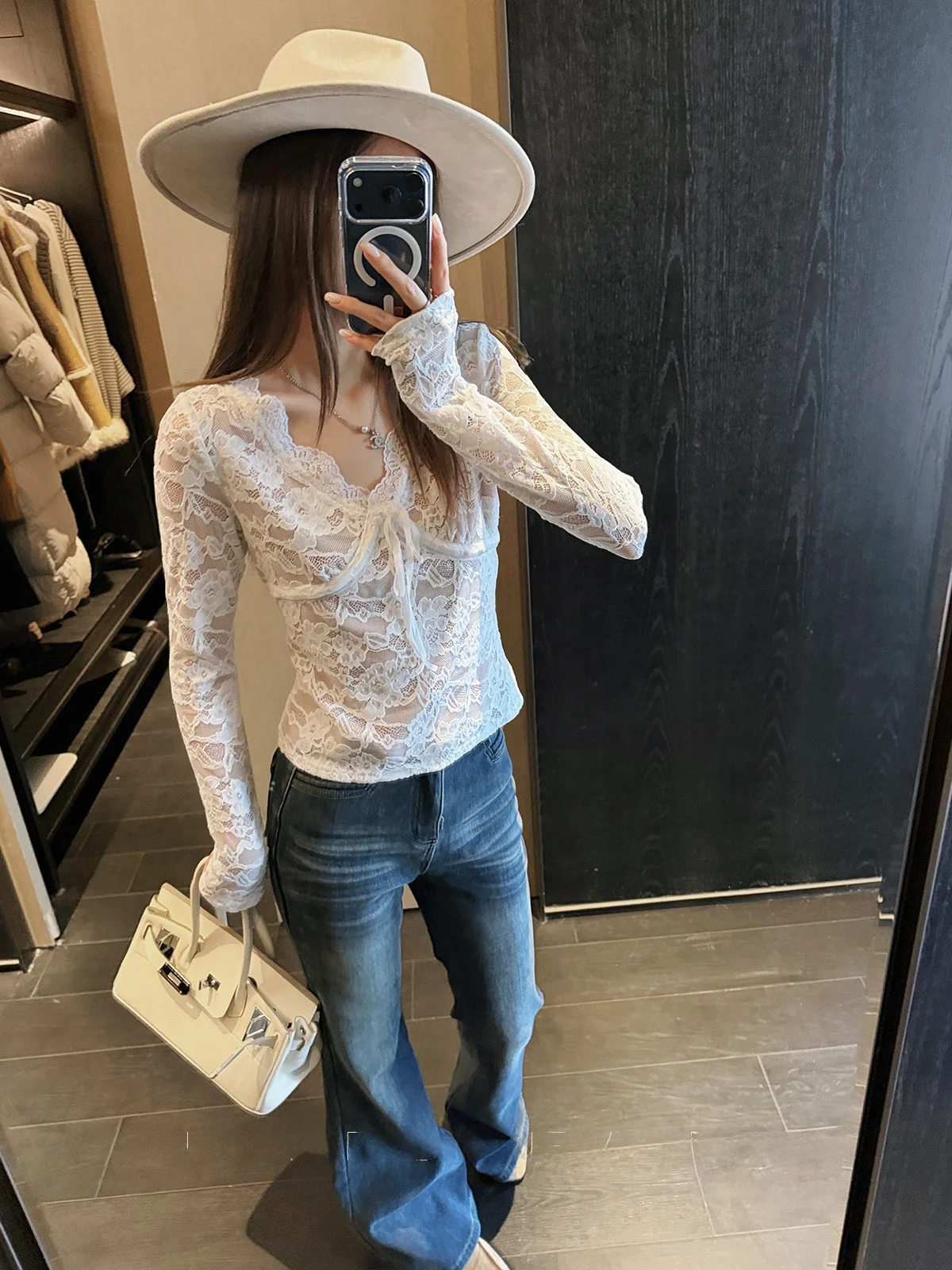 

Женская облегающая базовая кофта с эффектом похудения, белая, с V-образным вырезом, кружевом и длинным рукавом, из смесового хлопка и полиэстера, зимняя новинка