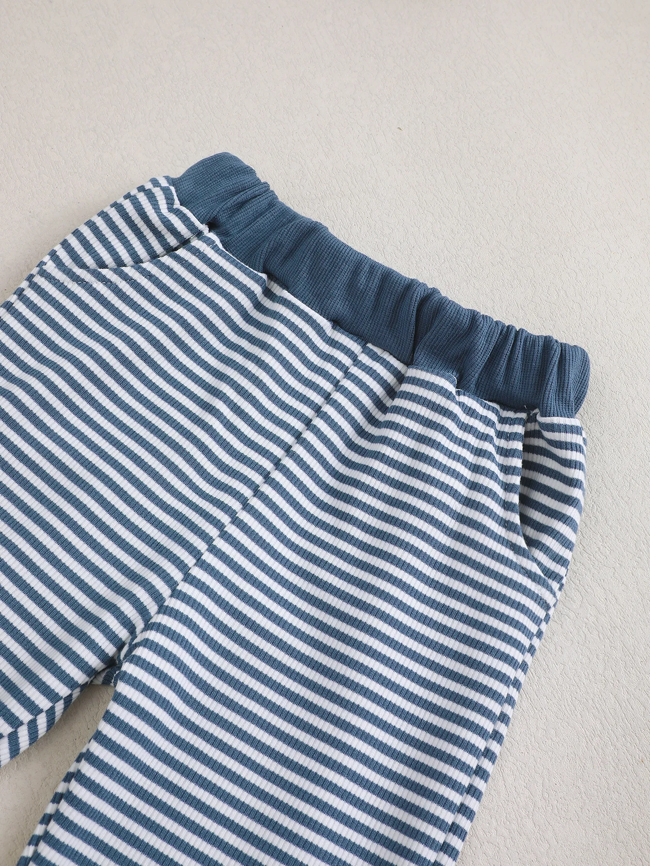 Baby-Jungen-Set für Frühling und Herbst mit Bärenmuster, Rundhalsausschnitt, langen Ärmeln und langen Hosen, Babykleidung, Kleinkind-Outfit – Detail 5