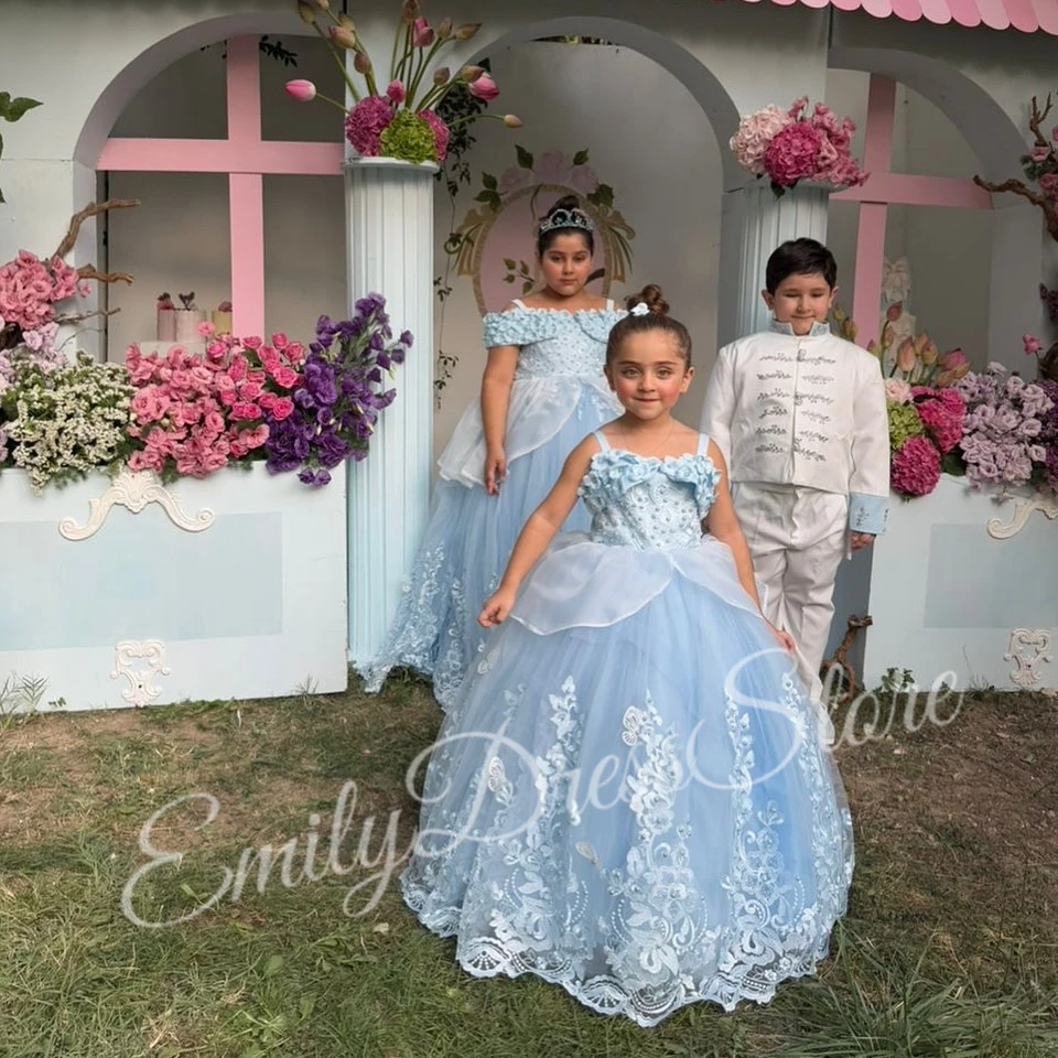Abito da ragazza di fiore azzurro cielo personalizzato per matrimonio Tulle con perline Perle Paillettes Puffy Compleanno per bambini Prima comunione Abito da ballo 2025