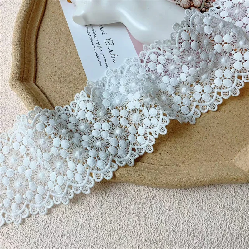 8CM di larghezza bellissimo squisito cotone bianco Hollow fiori ricamati nastro di pizzo con frange abbigliamento fai da te cucito Guipure Decor