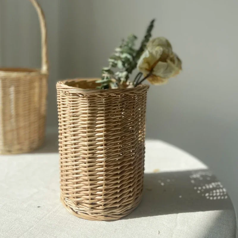 Artisan Woven Flower Basket  Wall-Mounted Dried Bloom Holder  Rustic Handheld Bouquet Carrier  Vintage Home Display