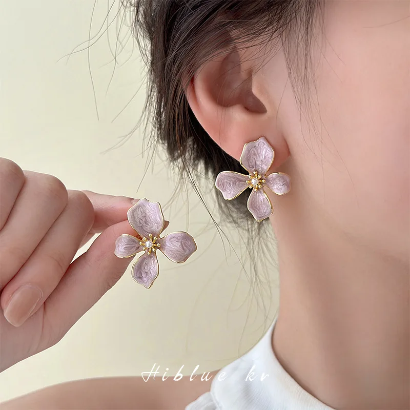 

Fashion Fresh Compact Ladies Flower Shape Earrings Purple Pearl Drop Glaze Lolita Hottie Temperament Accessories Wholesale