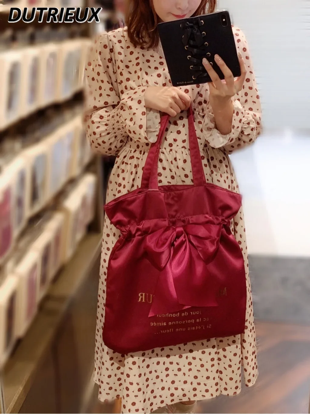 Bolso de mano de estilo japonés para mujer, bolsa de cosméticos de satén con lazo, bolso de hombro de Dios de la belleza, bolsos de maquillaje