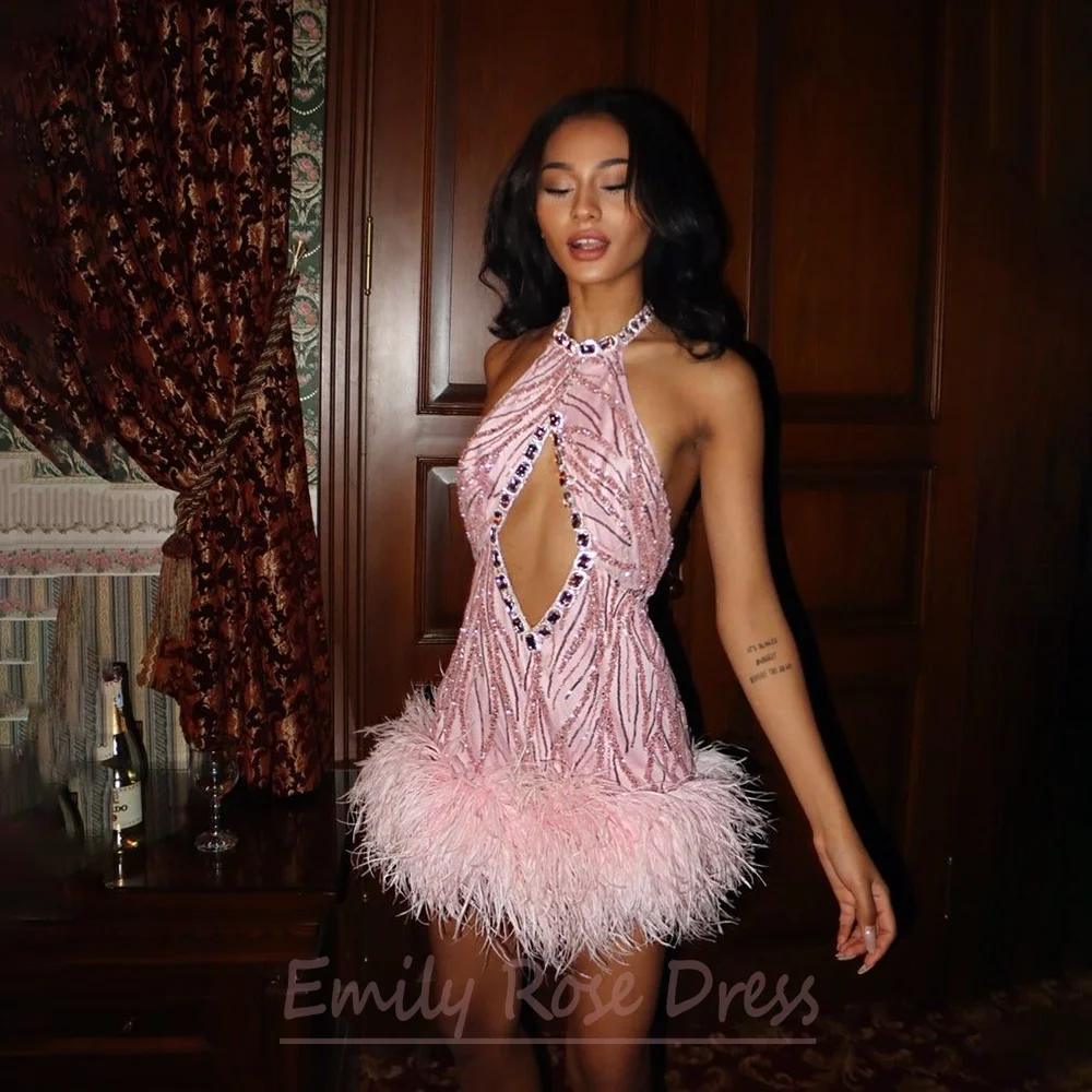 

Gorgeous Light Pink Halter Sleeveless Women Prom Dress Luxury Crystal Feather Sequin Applique Shinning Mini Cocktail Party Gowns