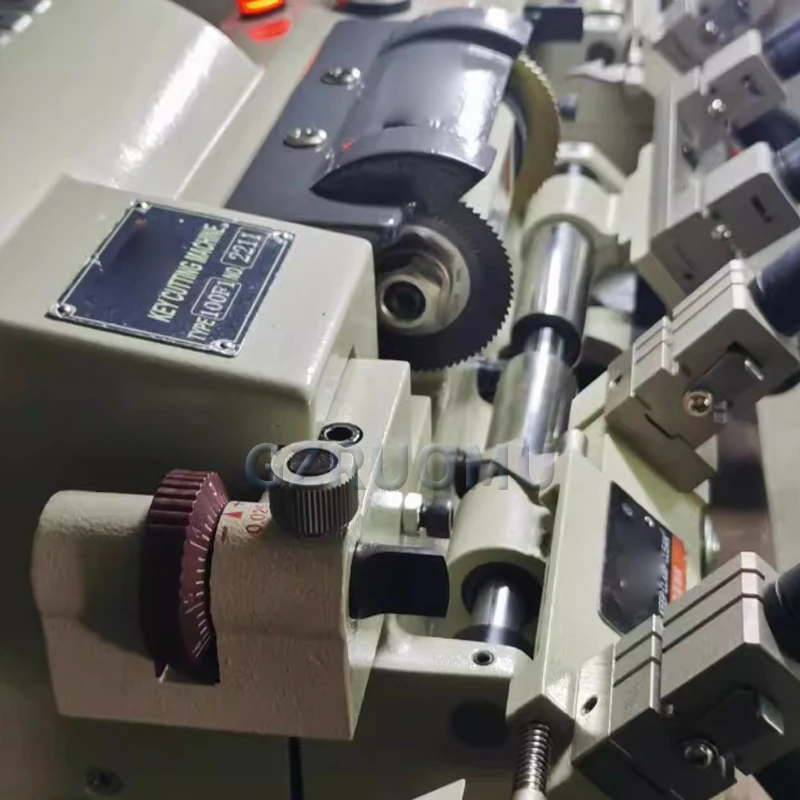 

100F1 Horizontal Key Machine Double Head Manual Knife Feed Key Machine 120W Precise Clampable Folding Key Without Diamond Clamp