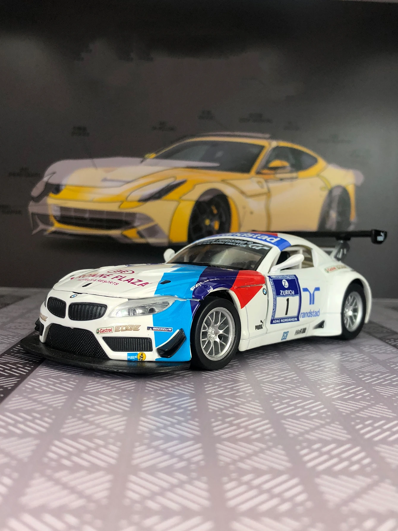 

CCA 1:32 simulation zinc alloy BMW Z4 GT3 model car, static ornament, metal collectible gift car