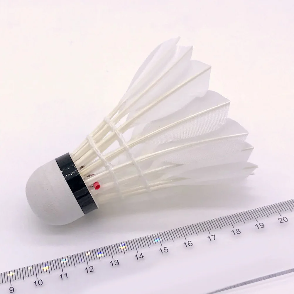 

4 шт., ночное свечение, ракетка для бадминтона, игровые аксессуары, яркие воланы со светодиодной подсветкой для вечерней деятельности по играм