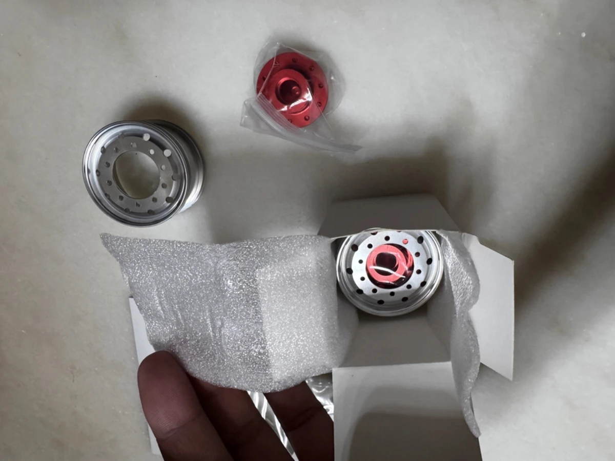 

Металлические передние колеса Jdmodel (красные) для радиоуправляемого грузовика Tamiya Tractor Trailer 1:14