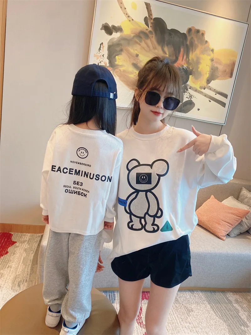 

2022 Spring and Summer Parent-child Wear Boys and Girls Children's Bright Drill Bear Back Letter Long-sleeved Sweater Summer