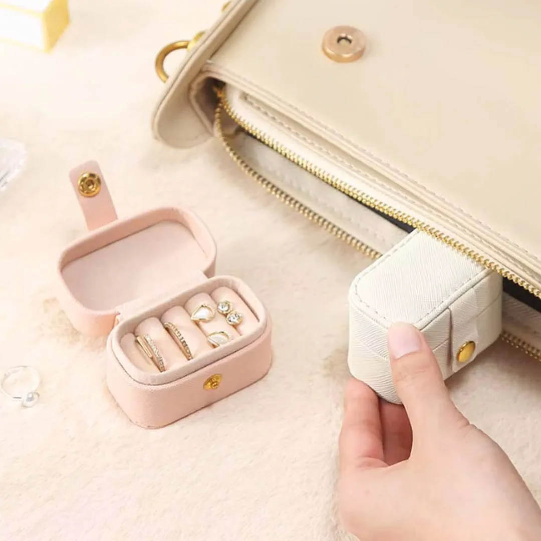 Kotak Hadiah Perhiasan Multifungsi Kulit Pu Portabel Mini untuk Anting Cincin Kalung Organizer Penyimpanan Mewah Harta Karun