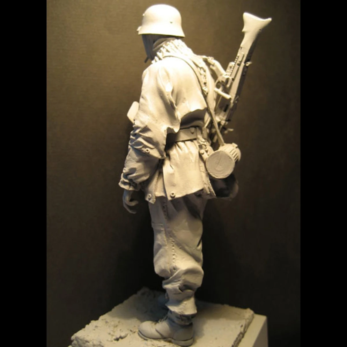 

1/16 Resin Figure unpainted model Kit, military theme, German soldier, unassembled and unpainted GK,835R