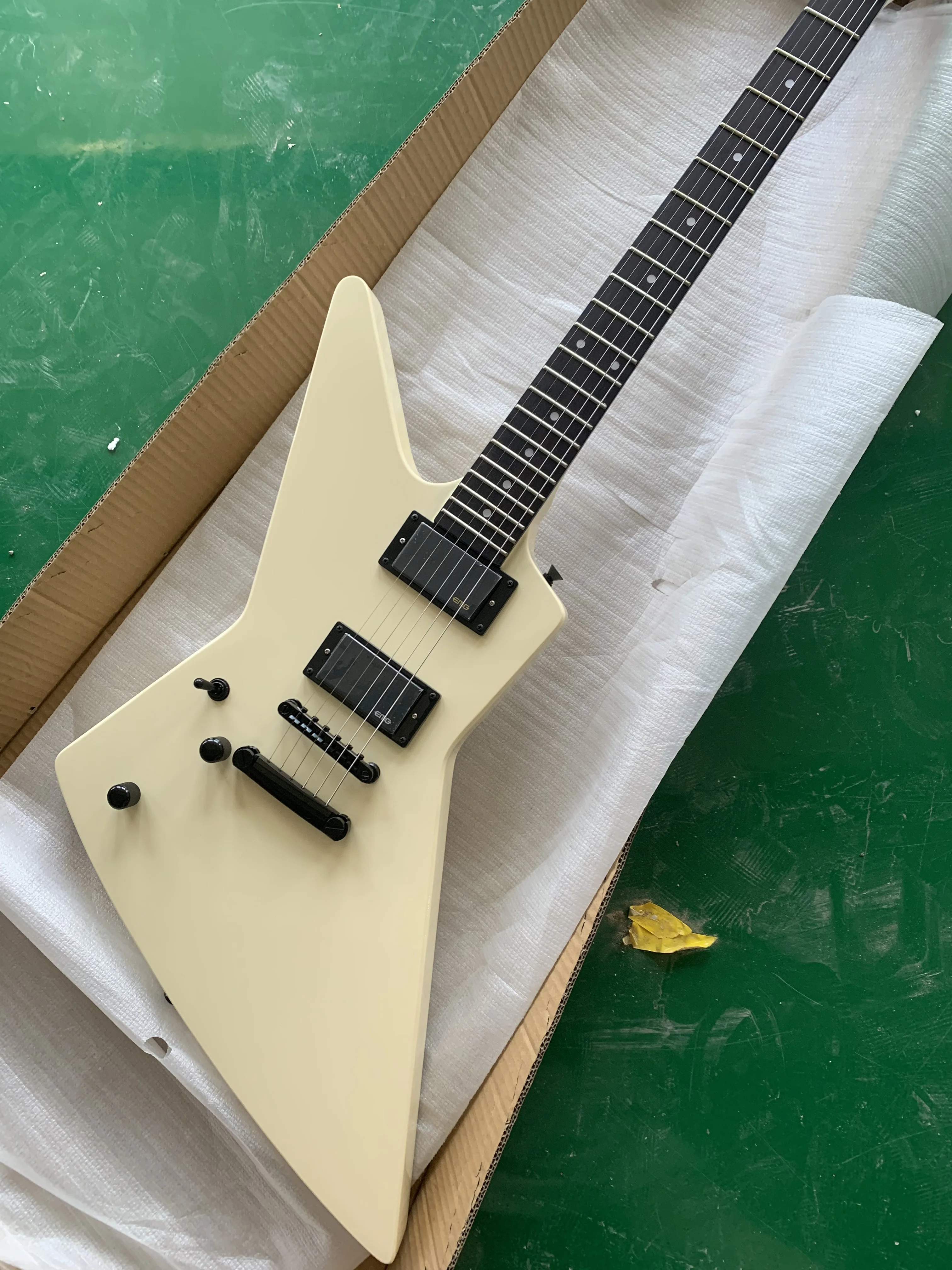 Best-selling Left Hand ESP Guitar, cream yellow, Rosewood fingerboard, Maple neck, mahogany body, EMG pickup, free shipping (013