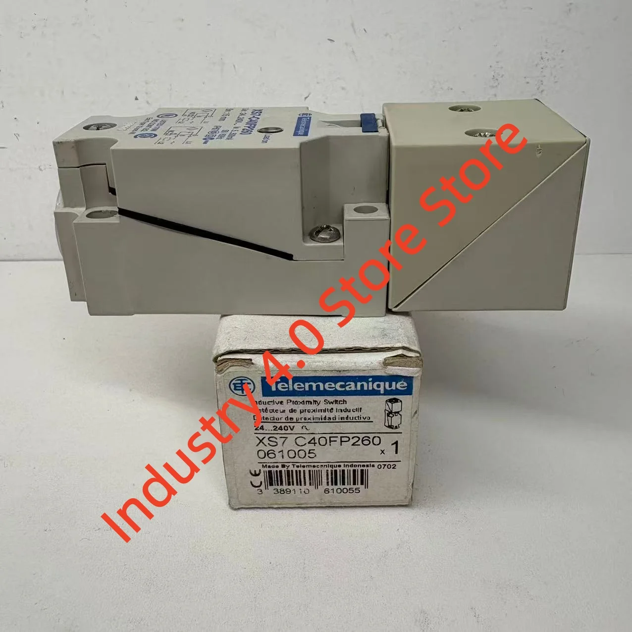 

New in box XS7C40FP260 Square proximity sensor