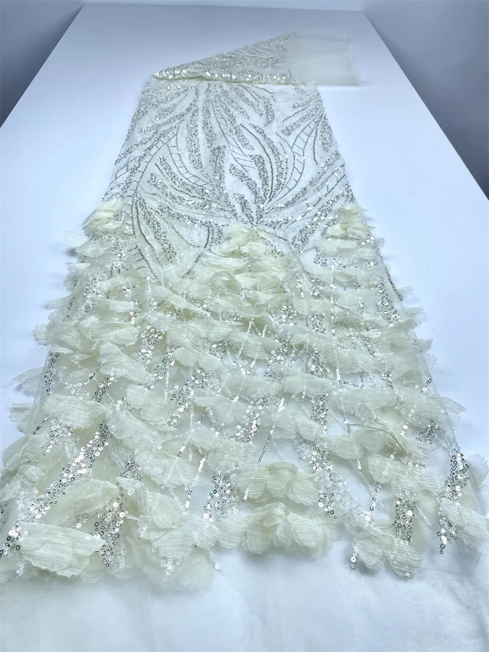 

Luxury African 3D Flower Lace Fabric Embroidery French Mesh Lace Fabric Sequins Groom Nigerian Tulle Lace For Party