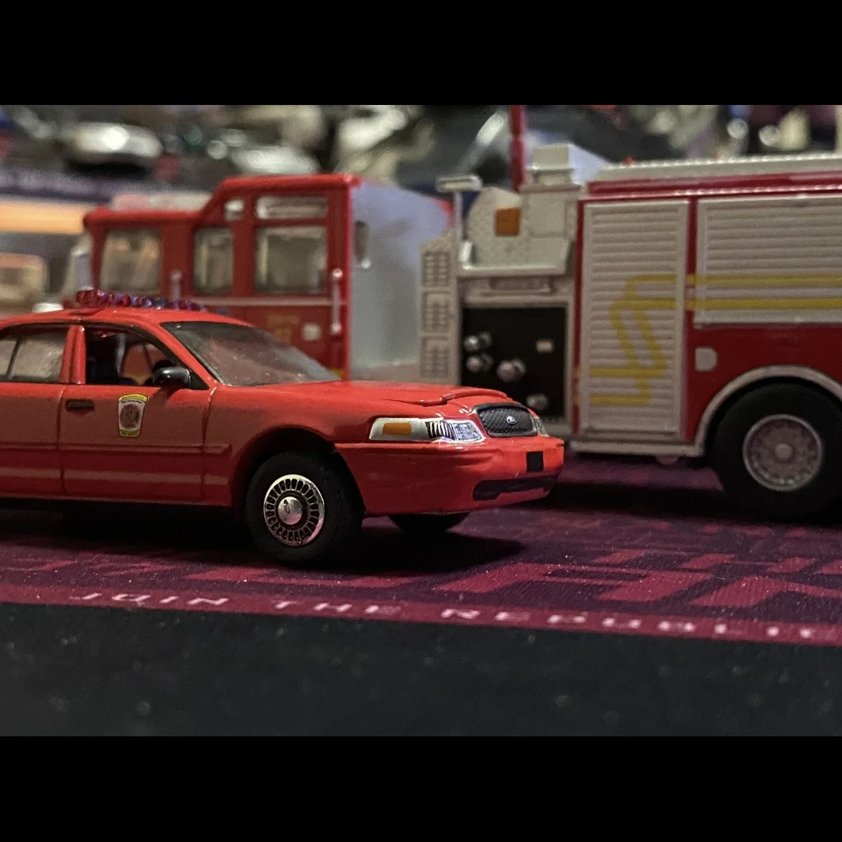 1:64 2001 포드 크라운 빅토리아 인터셉터 높은 시뮬레이션 합금 자동차 모델 소장 장난감 선물 수집품 어린이 장식품