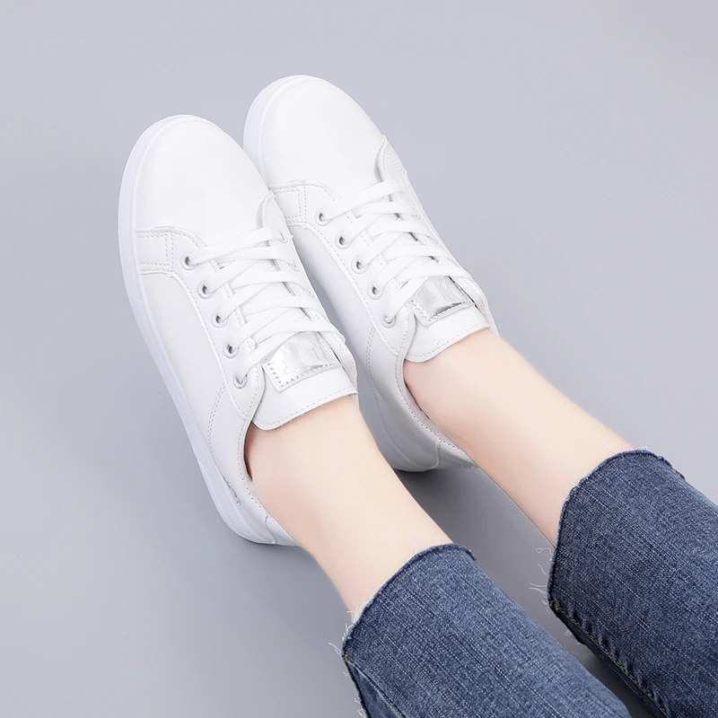 Little White Shoes for Women 2024 Autumn Rose Embroidery Thick Soled Leather Casual Student Board Shoes