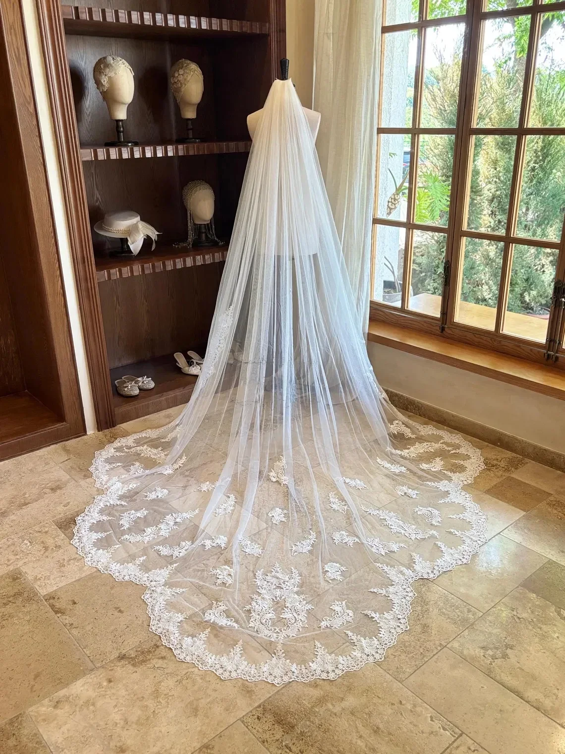 

White / Off White Cathedral Wedding Veil Long Lace Edge Bridal Veils with Comb Wedding Accessories Veu de Noiva Bride Veu
