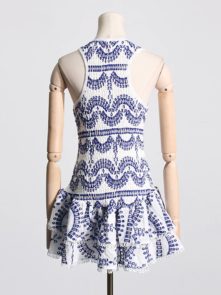 Vestido corto con hombros descubiertos para mujer, minivestido Sexy sin tirantes, sin mangas, cintura alta, fruncido, bordado, ropa femenina