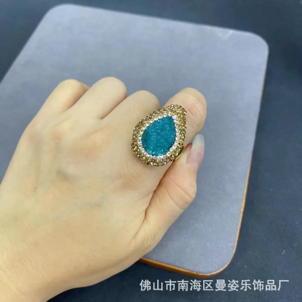 Natural agate crystal teeth European soft pottery craft inlaid live ring European and American export popular jewelry