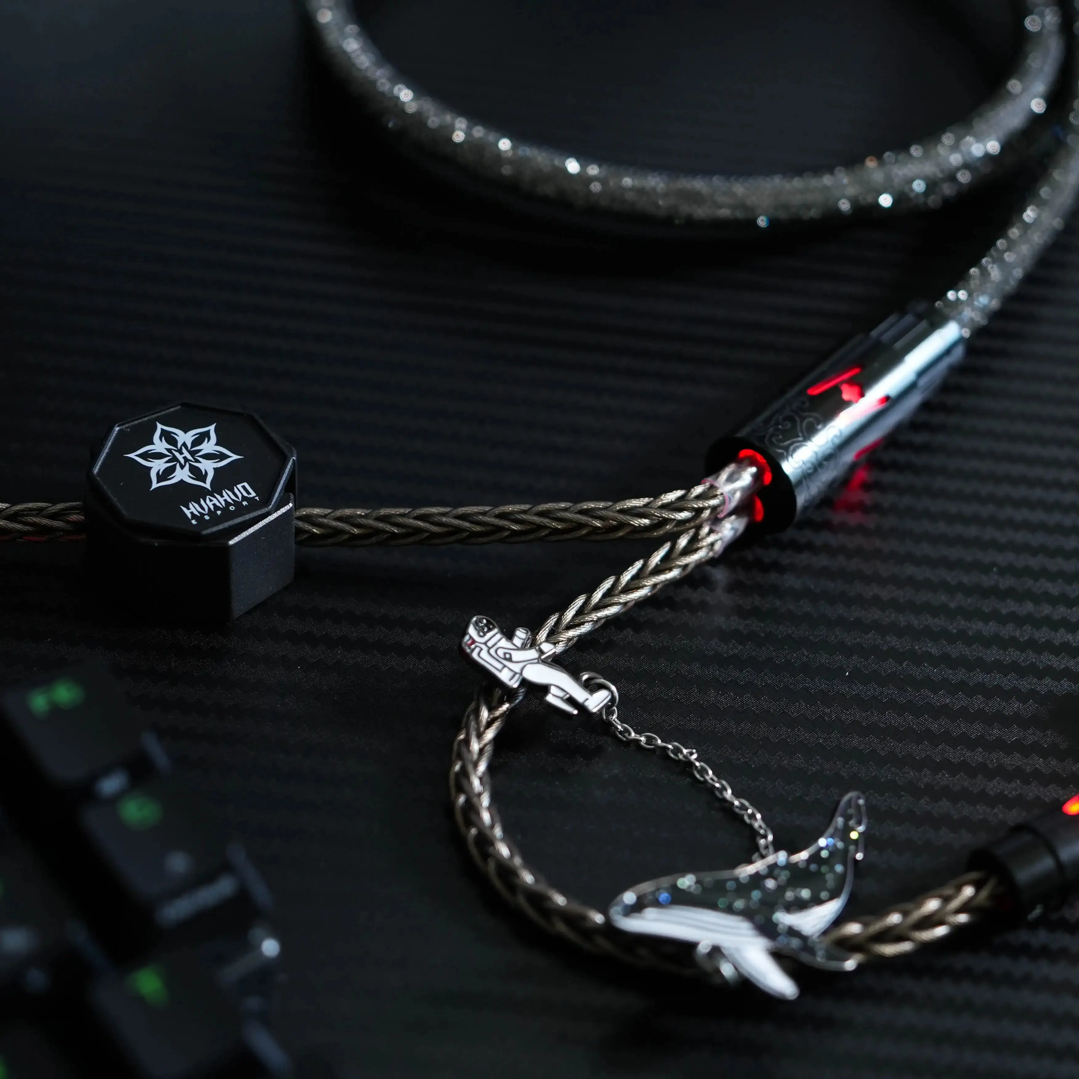 Huahuo Esports Pro 8K 1-to-2 Aviator Cable Magnetic Switch Keyboard Custom Braided Gaming Data Cable with Detachable Connector