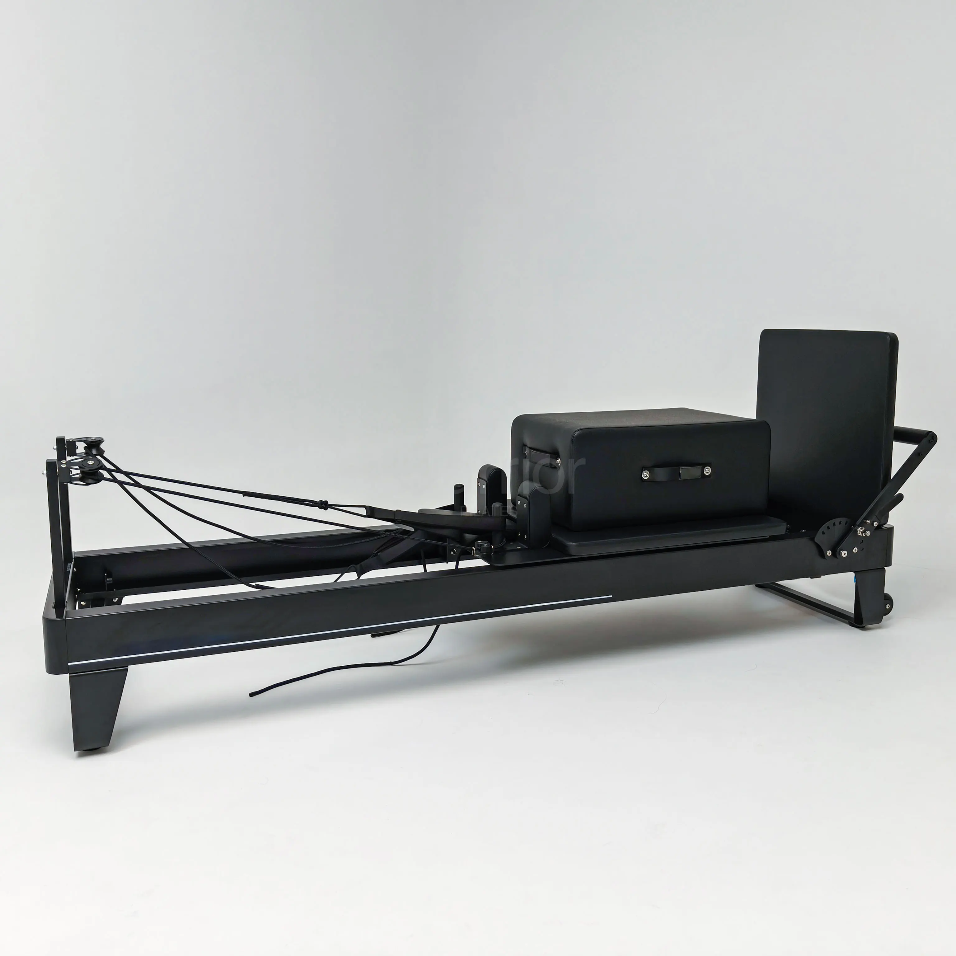 

Commercial Studio Portable Pilates Reformer Black Metal Frame Alloy Steel Pilates Reformer