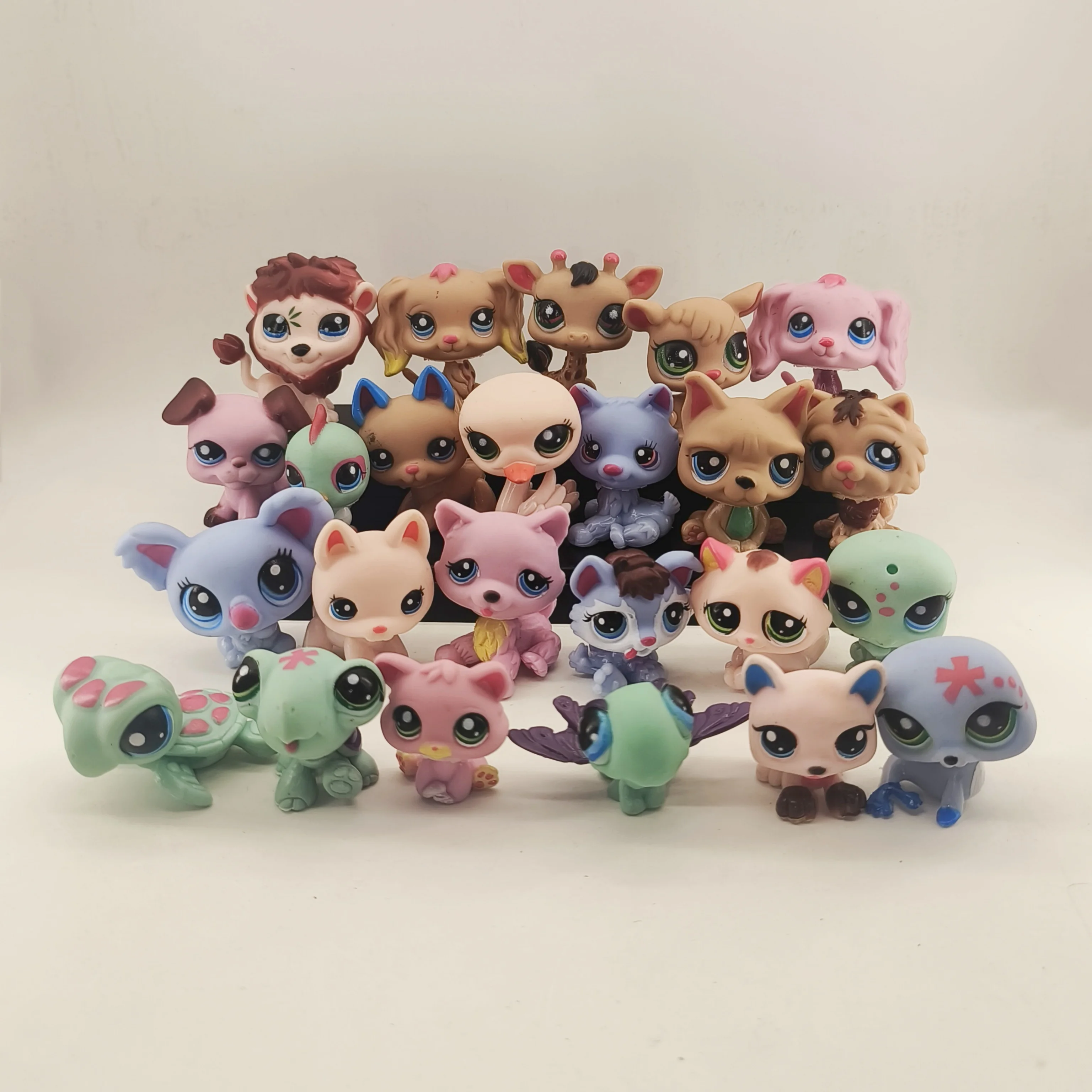 Figuras de colección de tienda de muñecos para mascotas diferentes, juguete de 3,5-6cm, pequeños animales mágicos, modelo de gato bonito, Figuras, juguetes para niños, regalo para niños, 24 Uds.