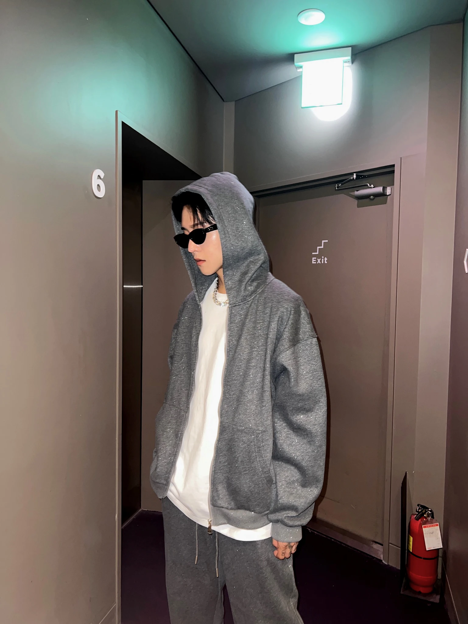 2025 가을 신상 별무늬 헤비 라인스톤 후드 스웨트셔츠 스타일리쉬 남성 캐주얼 루즈핏 카디건 지퍼 재킷