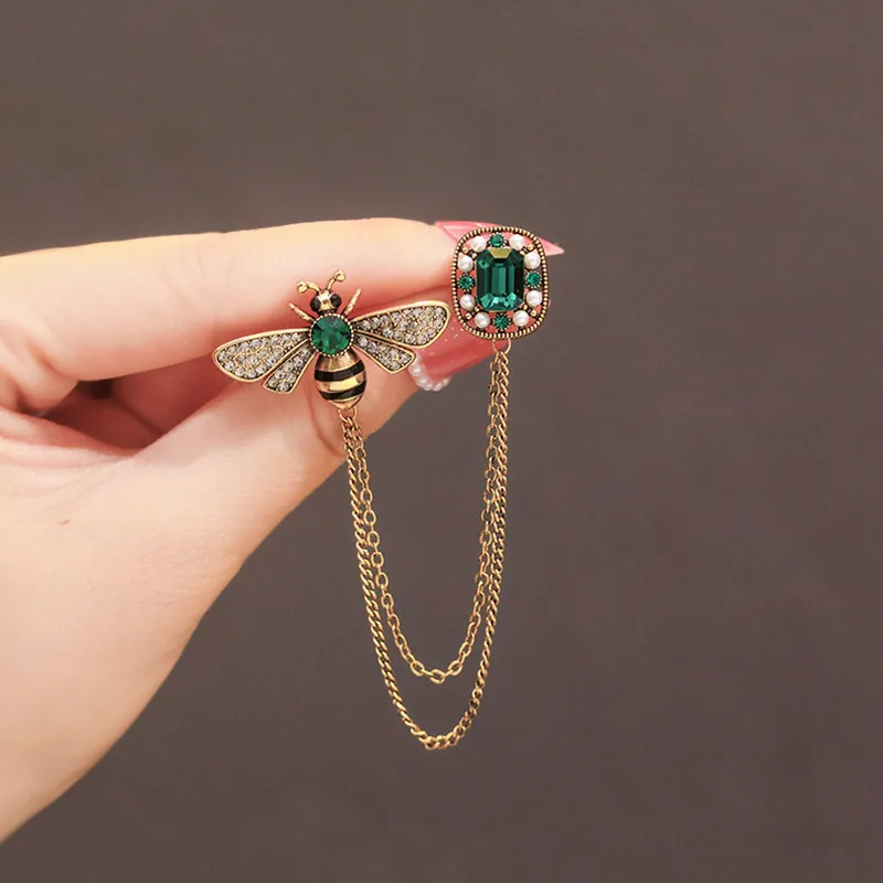 Cute Bee Chain Brooch Enamel Green Gem Brooch Pin Fashion Animal Lapel Pin for Women Clothing Accessories