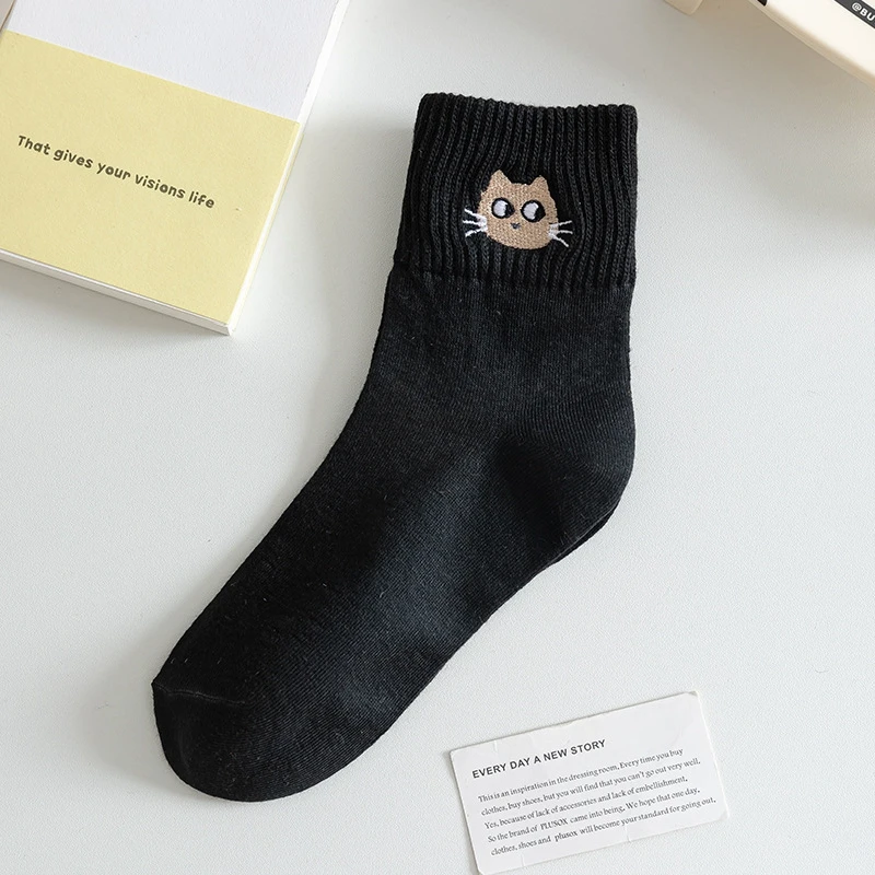 Chaussettes de couleur coulissante pour femmes, chaussettes de chat brodées de dessin animé mignon, Harajuku japonais, chaussettes en coton peigné amusantes, cadeau pour filles, nouvel arrivage