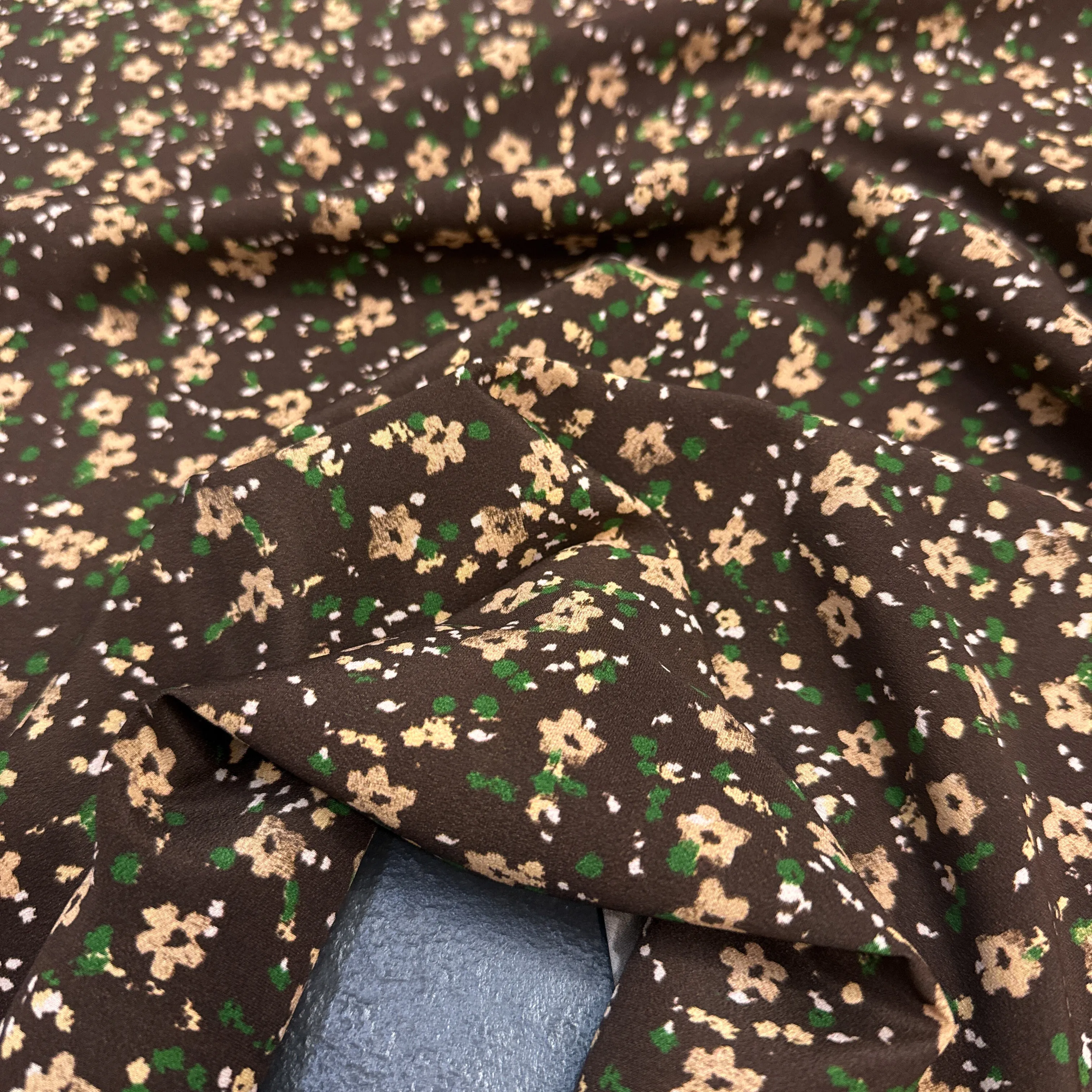 140CM Wide 18MM Small Floral Printed Stretch Brown Silk Crepe de Chine Fabric for DIY Sewing Summer Dress Skirt Pajamas FR6995