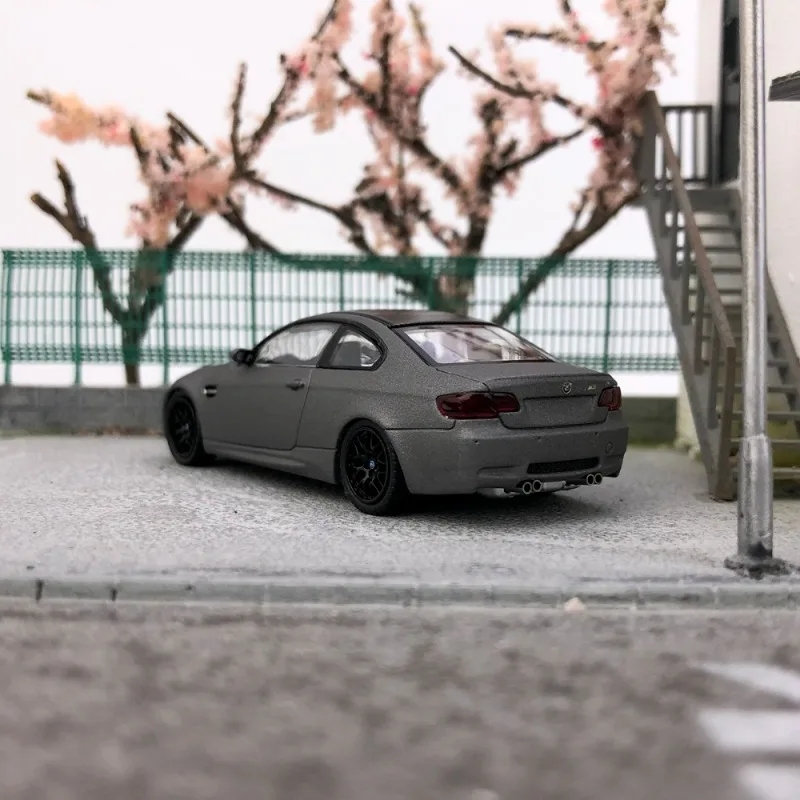 MODELO FINO 1:64 Sedan M3 E92, modelo de carro em liga fundida, para adolescentes brincam com, decoração para adultos, presente para meninos.