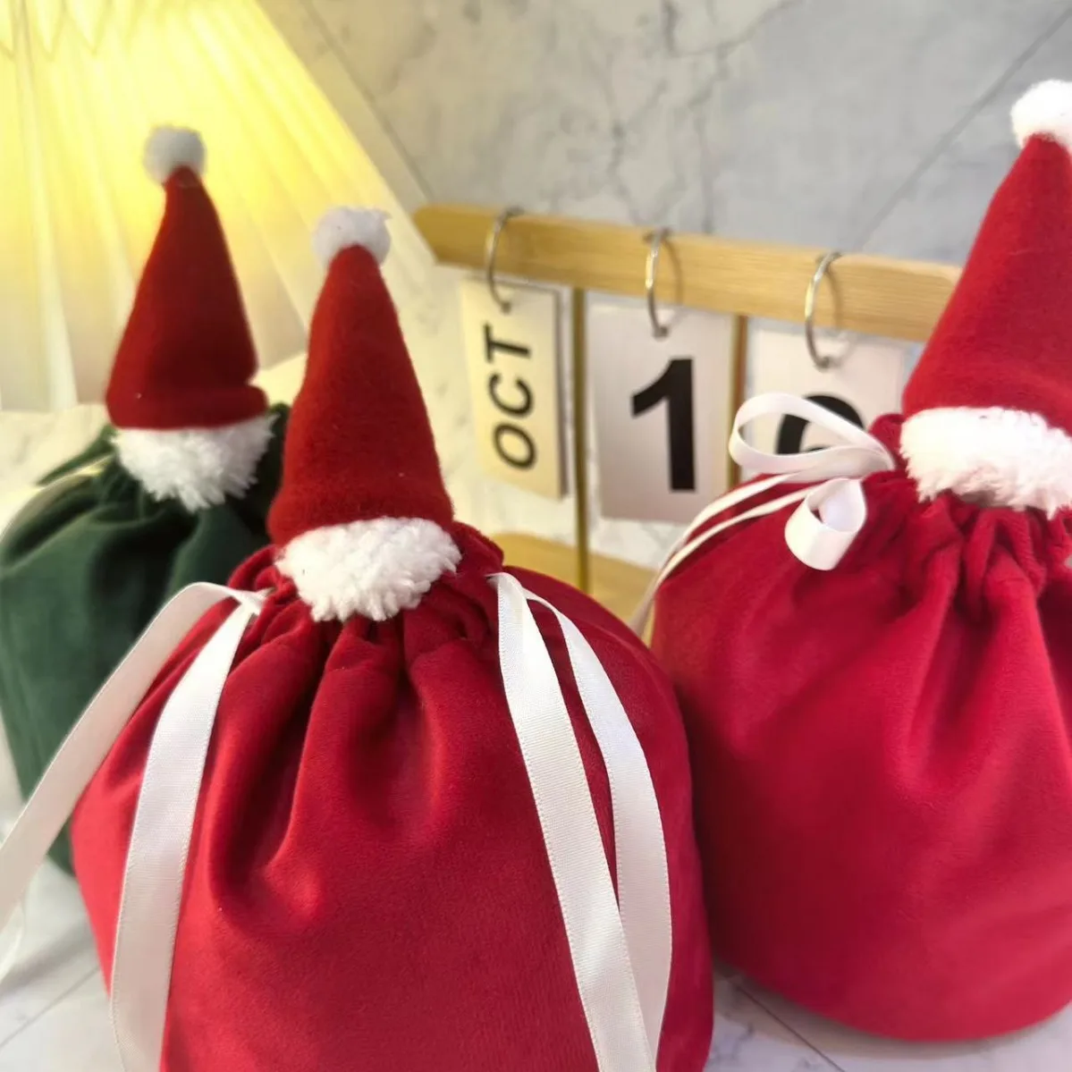 Christmas Candy Bag Christmas Eve Apple Bag Santa Claus Hat Shaped Gift Bag Party Candy Gift Packaging Bag Velvet Bundle Pocket