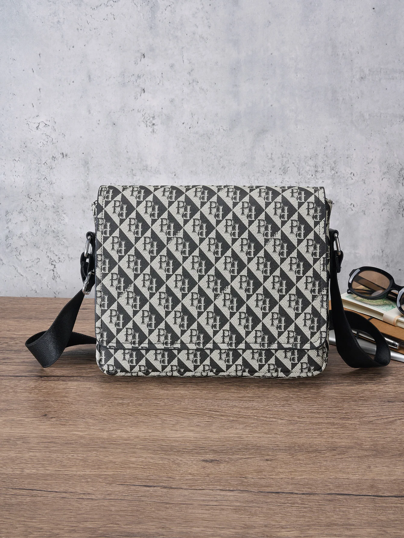 

​​26cm Men's Geometric PU Crossbody Bag - Pebble Texture Chest Pack w/ Phone Pocket, Fits 10" Tablet (Adjustable Strap)​​