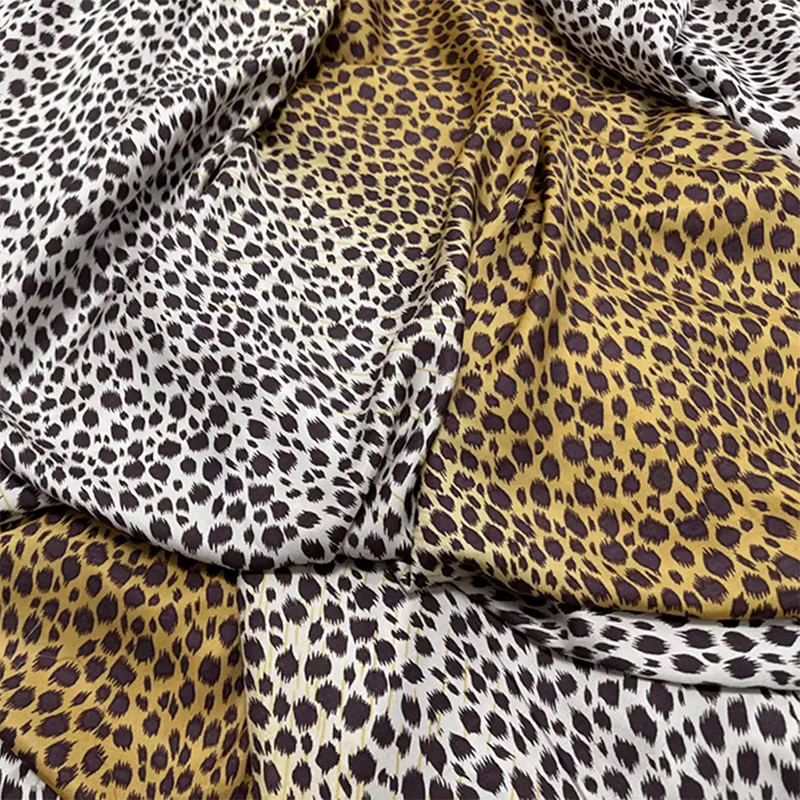 1 meter 60% moerbeizijde 40% katoen 16 momme stof, verloopprint met luipaardmotief, 150 cm breed, 59 inch, per meter verkocht, XL461