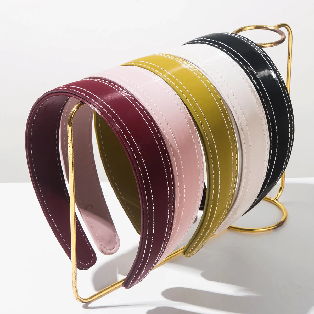 

Minimalist Glossy Leather Headband Contrast Stitching Wide Hair Hoop Sleek Patent Finish Hairband Modern Daily Headwear Elegant