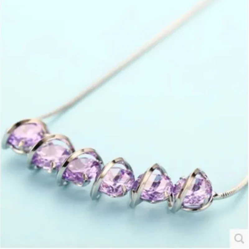 新しい鎖骨チェーンのレディースハートビートネックレスは、ファッショナブルなショートジルコンウェーブネックレスです。