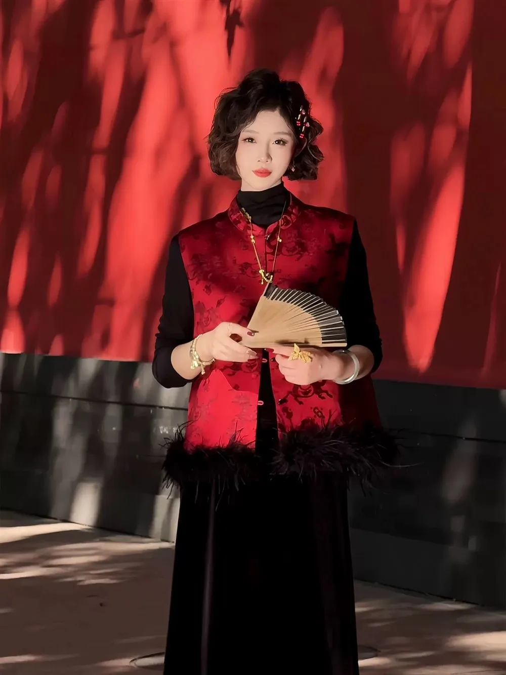 ชุดเสื้อผ้าผู้หญิงสไตล์จีนแบบใหม่ สีแดง ผ้าฝ้ายน้ำหนักเบา ประดับขนมิงค์  คอลเลคชั่นฤดูใบไม้ร่วง-ฤดูหนาว 2026 แฟชั่นทันสมัย