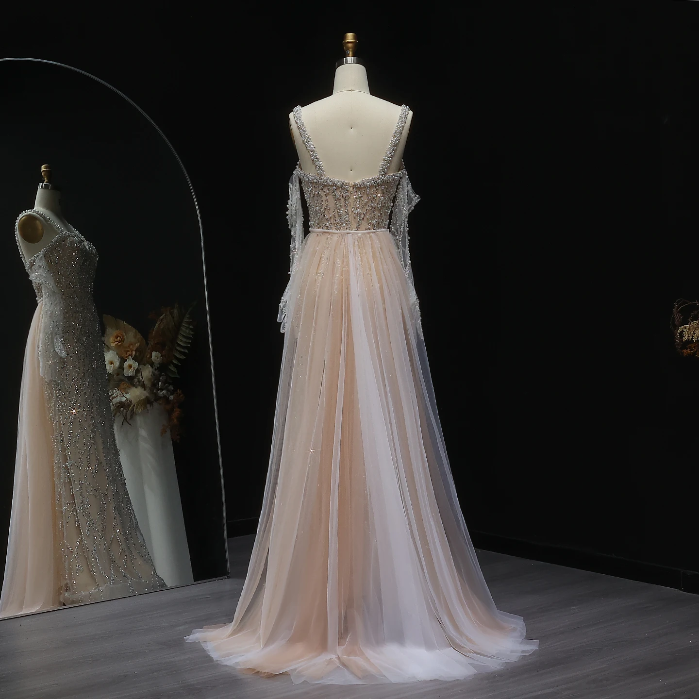 ชุดราตรีทรงเมอร์เมดสีแชมเปญ แบรนด์ Sharon รุ่น SS634 พร้อมถุงมือ คอวีประดับลูกปัด สำหรับงานแต่งงาน งานพรอม งานเลี้ยง สามารถสั่งตัดได้