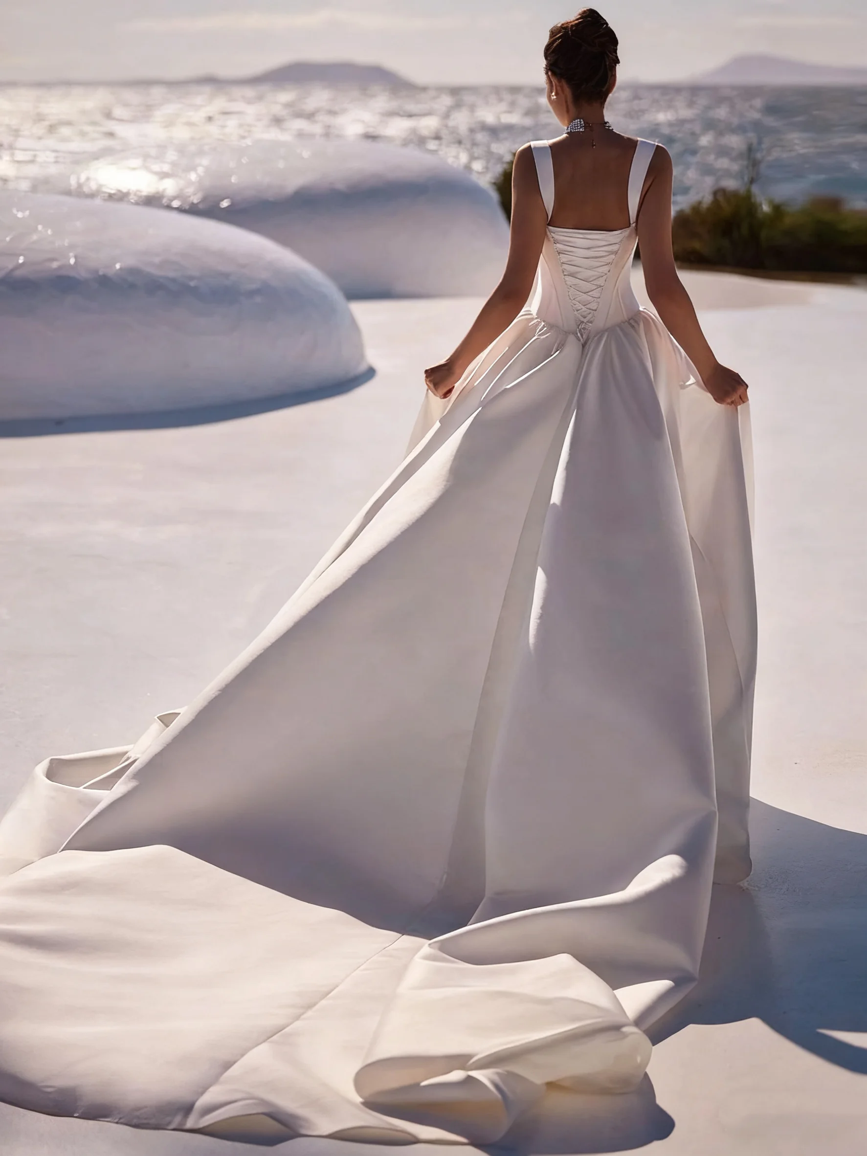 Vestido de novia de satén con escote en forma de corazón de lujo, vestido de baile con corsé ajustado y tirantes finos, vestido de novia elegante personalizado para ceremonia de boda