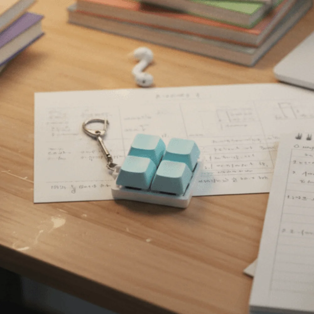 Trendy Square 4 Buttons Keyboard Key Chain Macaron Color Easy To Press Keyboard Keycap Key Chain Mini 2x2 Keyboard Fidget Gifts