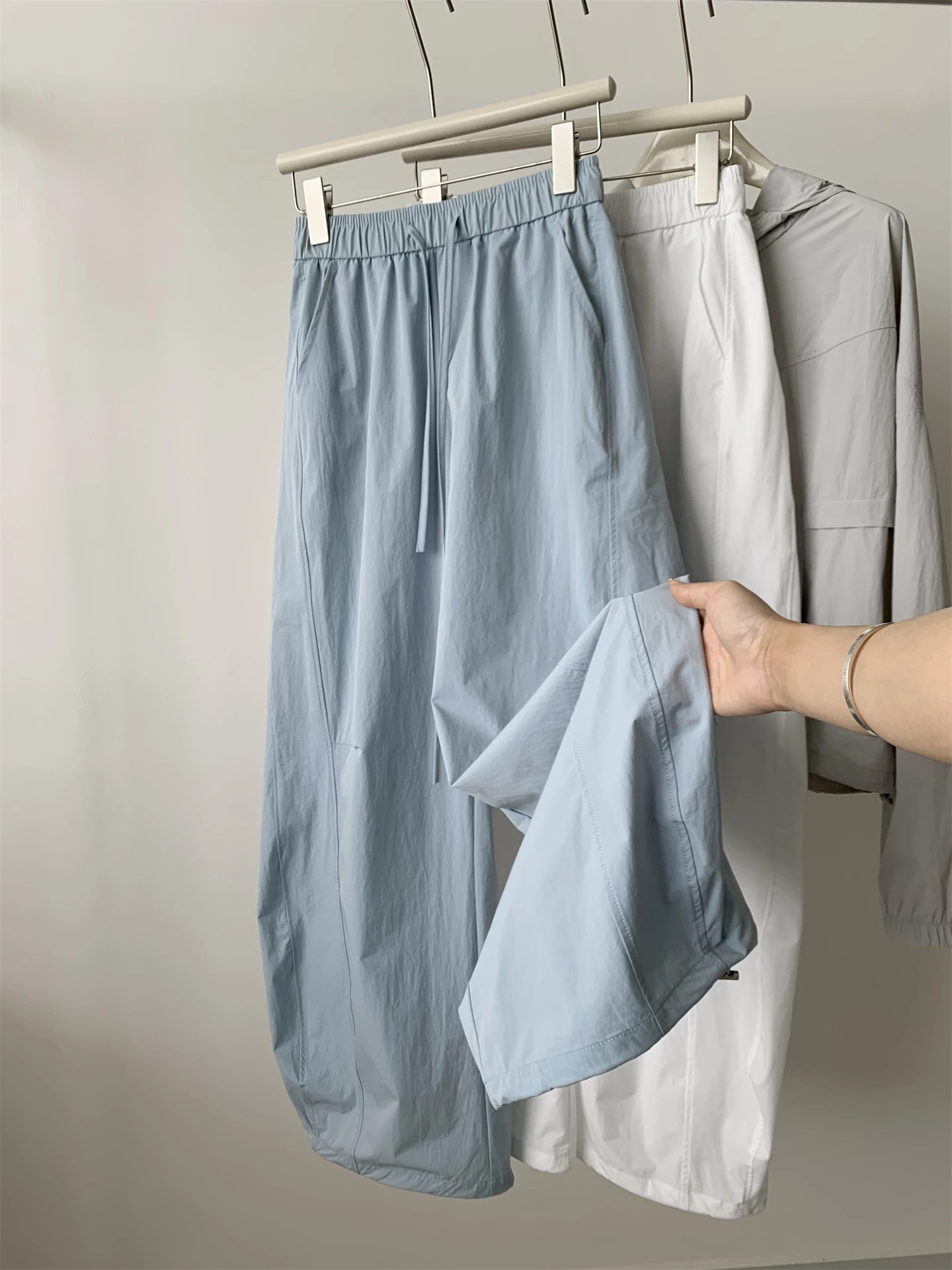 Lightweight Patchwork Curved-leg Cargo Pant Women, Relaxed Fit, Slimming, High-waisted, Wide-leg, Cuffed